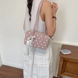 Bolso Bowling de Lunares para Mujer Cuero de PU Moda Bolso de Hombro Axilar Chic Bolso de Mano Viaje Diario Con Colgante