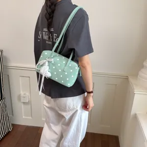 Bolso de hombro bowling con lunares verde, bolso informal elegante para mujer uso diario.