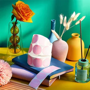 Round self-adhesive free gift stickers roll for packaging sealing and business decoration.