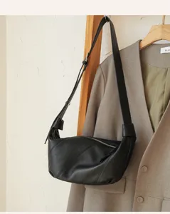 Black leather shoulder dumpling bag for women, chic casual crossbody messenger bag daily use.