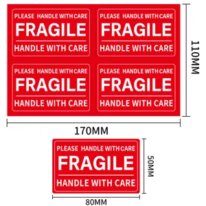 Dettaglio dell'adesivo di avvertenza fragile con dimensioni e design rosso per la spedizione.