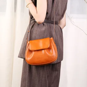 Women's Vintage Top Layer Cowhide Leather Shoulder Bag Casual Crossbody Saddle Bag Stylish Lock Closure Daily Handbag
