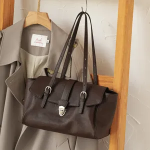Vintage dark brown soft leather shoulder bag, large capacity commuting tote with adjustable straps.