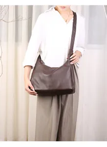 Detailed view of dark brown leather slouchy hobo shoulder bag, large capacity daily tote.
