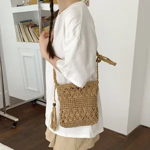 Bolso balde de paja trenzada para mujer bolso cruzado de hombro informal con borla y abalorios