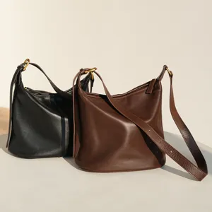 Large capacity casual soft leather shoulder bag for women, stylish hobo tote bag in black and brown.