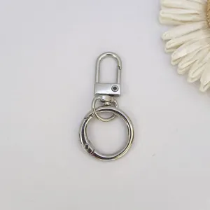 Zilveren metalen sleutelhanger sluiting met veerelement en ring voor DIY handwerk accessoires