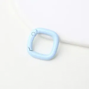 Lichtblauwe vierkante veerring metaal legering DIY tas bedel detail weergave accessoire