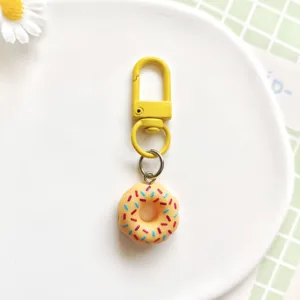Leuke donut sleutelhanger met gele U-vormige haak, schattige tassenhangende accessoire.