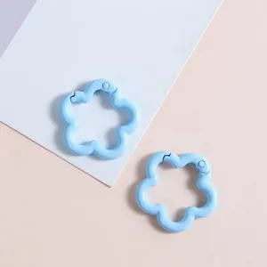 Hellblaue Legierung Blumen Federring für DIY Schlüsselanhänger Schmuck und Taschen.