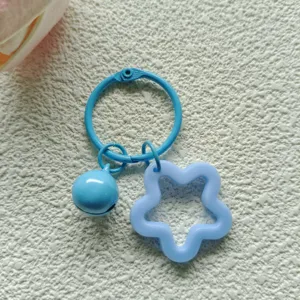 Detail van de blauwe acryl holle ster bel sleutelhanger hanger accessoire tas bedel.