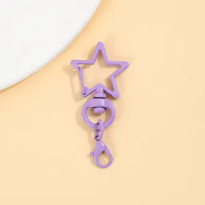 Paarse ster sleutelhanger metaal karabijnhaak DIY tas hanger gedetailleerd zicht.