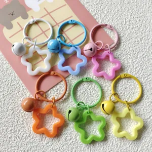 Kleurrijke acryl holle ster sleutelhanger met bel, schattige hanger voor tas en hoes.
