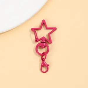 Roze ster metalen sleutelhanger met karabijnhaak, perfect DIY accessoire voortassen.