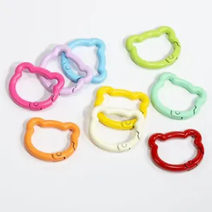 Leuke Tekenfilm Kleine Beer Hoofd Metaal Veer Ring Sleutelhanger Legering Tas Charm DIY Sieraden Hanger Accessoire