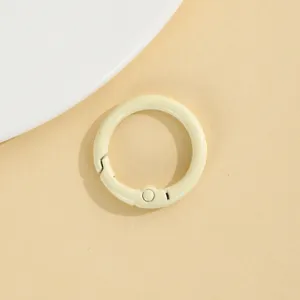 Beige zinklegering veerring detail, ronde snaphaak sluiting voor DIY sleutelhangers.