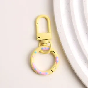 Gele emaille donut veerring sluiting legering sleutelhanger DIY tas charm accessoire.
