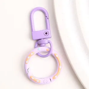 Paarse gelakte metalen sleutelhanger karabijnhaak ronde veerring voor DIY tassen accessoires