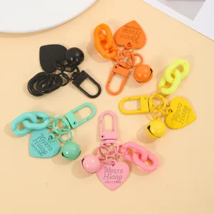 Pendentif porte-clés chaîne acrylique cloche cœur alliage couleur macaron, détail.