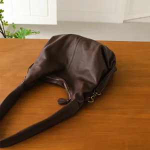Vintage brown leather hobo shoulder bag for women, large capacity commute tote bag main view.