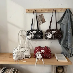 Sac à bandoulière à pois élégant pour femmes, grand cabas de travail, chic d'été.