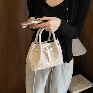 Modische gewebte Damen Eimer Handtasche mit Schnalle vorne, kompaktes elegantes Accessoire.