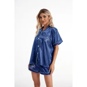 Conjunto de Pijama Corto de Satén de Seda para Mujer Azul Oscuro con Bordado de Lazo
