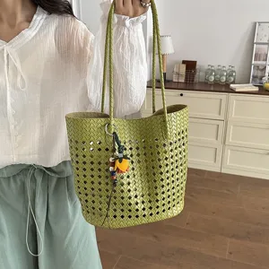 Grüne geflochtene Leder Handtasche stilvolle hohle Schultertasche für Damen im Alltag.