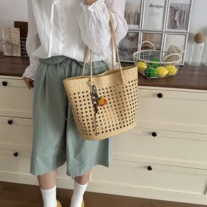 Minimalistische gewebte Beuteltasche, modische Stroh Schultertasche fuer Damen Freizeit.