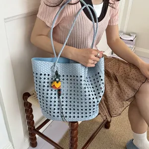 Hellblaue geflochtene Cutout Tote Tasche stilvolle Damen Schultertasche für Alltag