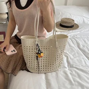 Geflochtene hohle Tote Tasche für Damen, stilvolle minimalistische Schultertasche Handtasche.