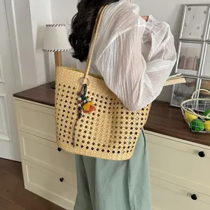 Damen Geflochten Ausgehöhlt PU Leder Tragetasche Minimalistische Mode Große Kapazität Umhängetasche Unterarmtasche Handtasche Zum Pendeln Einkaufen Mit Anhänger