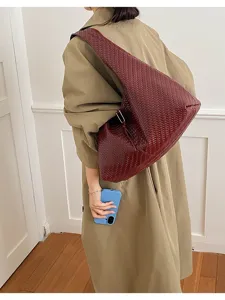 Elegante PU geweven schoudertas voor dames, stijlvolle shopper hobo tas voor dagelijks gebruik.