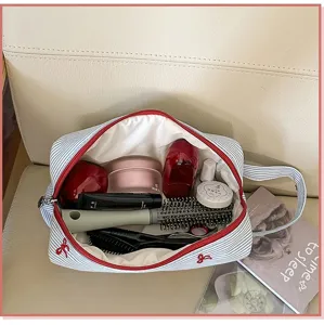 Gestreifte Kosmetiktasche mit Schleifenstickerei große Kapazität tragbare Make-up Tasche.