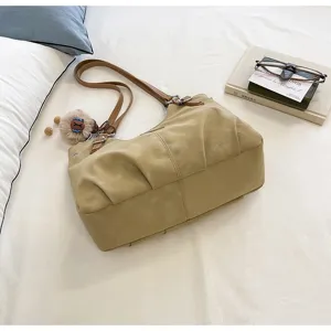 Retro large capacity shoulder bag for women, casual minimalist tote bag with chic pleated design.