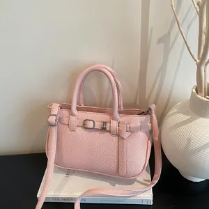 Chique roze dames handtas stijlvolle schoudertas crossbody tas met riemgesp ontwerp