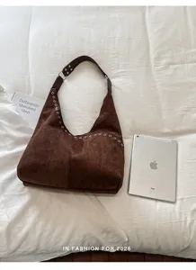 Retro braune Wildleder Umhängetasche mit Ösen, lässige große Hobo Tasche für Pendler.