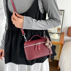 Borsa a tracolla intrecciata elegante per donna, borsa a mano alla moda per autunno.
