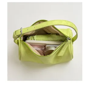 Bolso bandolera cilíndrico de ante verde claro minimalista, bolso de moda versátil.