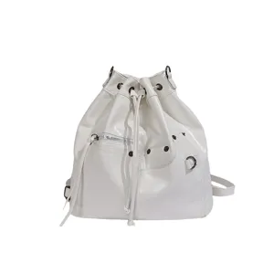 Weißer PU Leder Kordelzug Rucksack, Biker Stil stylischer Damen Eimer Beutel für den Alltag.