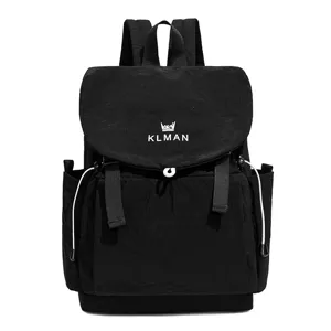 Sac à dos noir décontracté et élégant avec rabat et cordon, idéal pour le travail ou l'école.