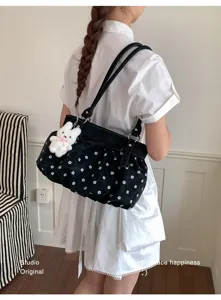 Sac à épaule floral noir pour femmes, sac bandoulière tendance pour navette avec lapin.