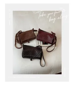 Chic woven crossbody bag for women, stylish mini shoulder bag with versatile design for daily use