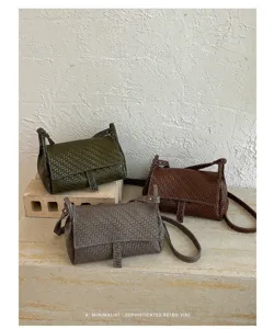 Minimalist woven small shoulder bag stylish retro messenger bag for women summer mini purse