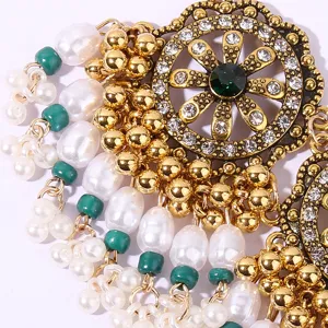 Bohemian palace style pearl rhinestone necklace set detail, vintage gold alloy jewelry.
