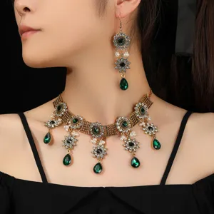 Baroque vintage green crystal rhinestone necklace and drop earrings set for evening party.