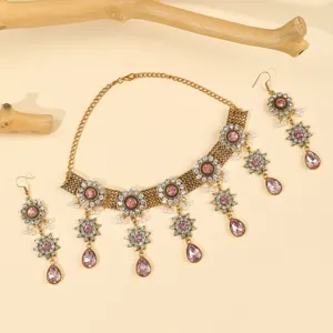 Vintage baroque crystal rhinestone necklace earrings jewelry set for bridal and evening party.