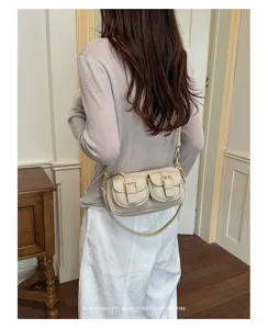 Chique retro minimalistische schoudertas voor dames, trendy forensentas met dubbele voorzakken.