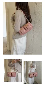 Stijlvolle roze retro okseltas voor dames, chique tas met dubbele zak voor dagelijks gebruik.