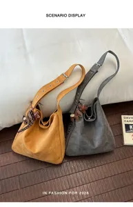 Zachte faux suède schoudertas voor dames, stijlvolle shopper hobo handtas met verstelbare riem.